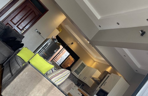 Central Kampala Casa | Muvawala Lakeside home