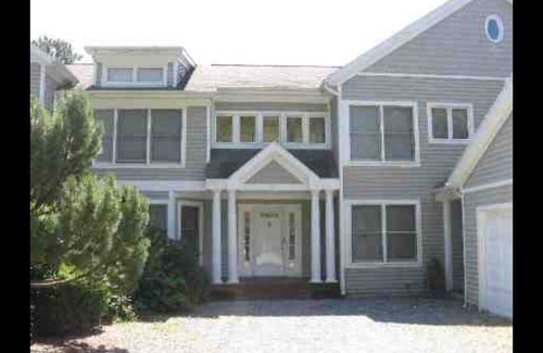 Tisbury Casa | MV West Chop 3BR Townhouse features Tashmoo Beach, Pool, Tennis & Golf nearby!