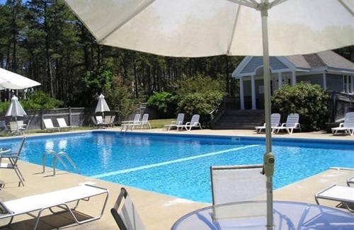 Tisbury Casa | MV West Chop 3BR Townhouse features Tashmoo Beach, Pool, Tennis & Golf nearby!