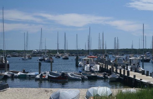Tisbury Casa | MV West Chop 3BR Townhouse features Tashmoo Beach, Pool, Tennis & Golf nearby!