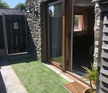 Bethania Casa | Mwsogl - Luxurious Family Fishing Lodge Near Aberaeron With Private Fishing