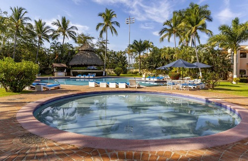Isla Iguana Casa | 3 Br Beachfront House | Marina | Pool | King Bed
