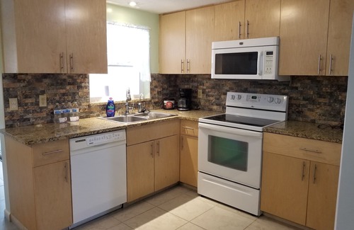 Jasmine Lakes Casa | Mi casa tiene 3 recámaras, 2. 5 baños con piscina al aire libre; tiene una bañera de hidromasaje para que disfrutes