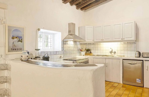 Can Furnet Villa | Villa en Santa Eulalia Del Río con 6 habitaciones, capacidad 12