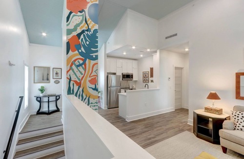 Thunderbolt Cabaña | My Sunny Day - Airy Loft W/ Mural - 5 Min to SAV By Lucky Savannah