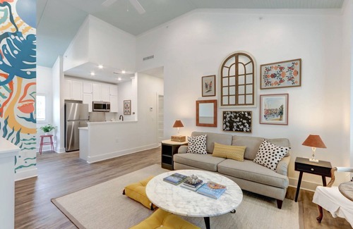 Thunderbolt Cabaña | My Sunny Day - Airy Loft W/ Mural - 5 Min to SAV By Lucky Savannah