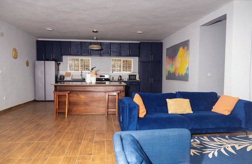 Freetown Apartamento | Myneya Views - 3 bed 2 bathroom serviced apartment