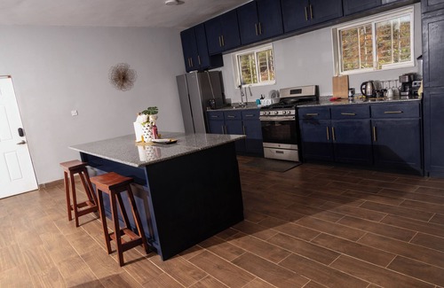 Freetown Apartamento | Myneya Views - 3 bed 2 bathroom serviced apartment