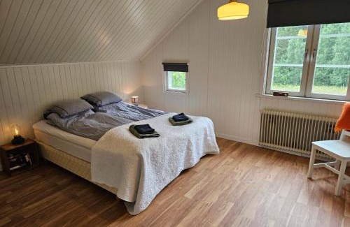 Are Casa | Mysigt hus med utsikt över fjäll och älv.