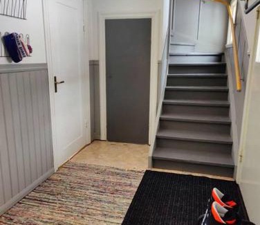 Are Casa | Mysigt hus med utsikt över fjäll och älv.