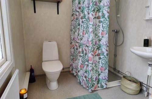 Are Casa | Mysigt hus med utsikt över fjäll och älv.