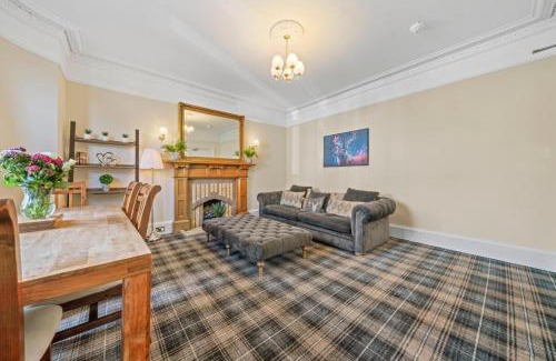 Inverness City Centre Casa | mySTAYINN Cedar Villa 9 Bedroom House - Inverness
