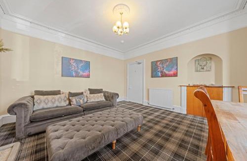 Inverness City Centre Casa | mySTAYINN Cedar Villa 9 Bedroom House - Inverness