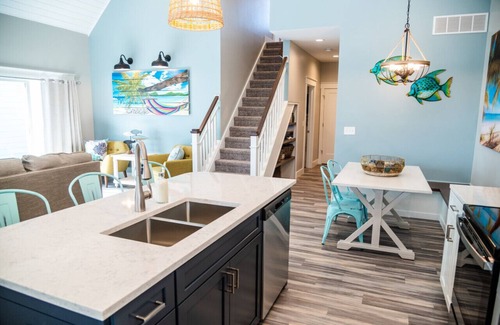 Celina Cabina | Mystic Breeze - 3 Bed/1 Loft Lakeside Cottage w/ HOT TUB!