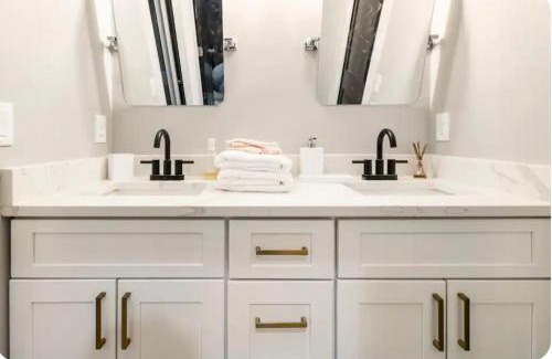 Covington Mill Cama Y Desayuno | Mystic Falls Downtown Modern Farmhouse