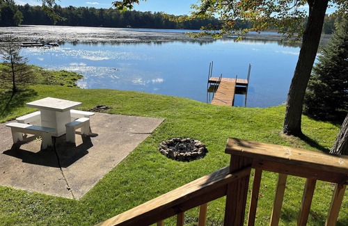 Shawano Casa | Ven y disfruta de nuestra cabaña ~ Pequeño y tranquilo lago no motorizado de Lulu