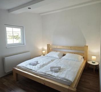 Nepomuk Casa | Na Samotě u tratě