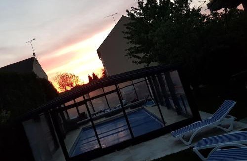 Jagny Casa | Nalan Johannisien, Maison piscine chauffée-Spa, Paris CDG-Disney