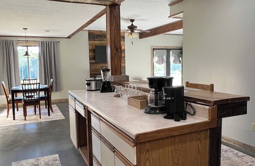 Bouvet Island Casa | Nanny's Place-Cozy Entire Home Getaway B&B by Shawnee Hills Wine Trail and Parks