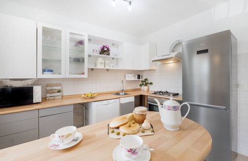 Melnica Apartamento | Apartman 6 + 2, a property with a garden and 3 balconys, located in Istria