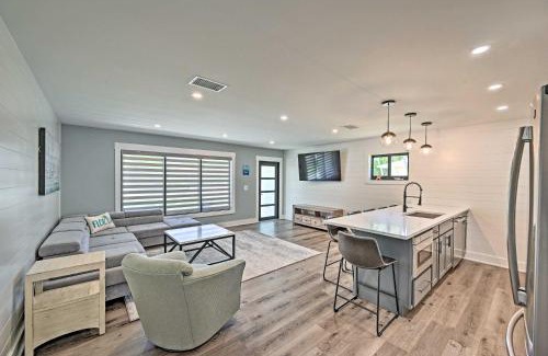 Naples Park Casa | Naples Home with Patio Less Than 1 Mi to Beaches!