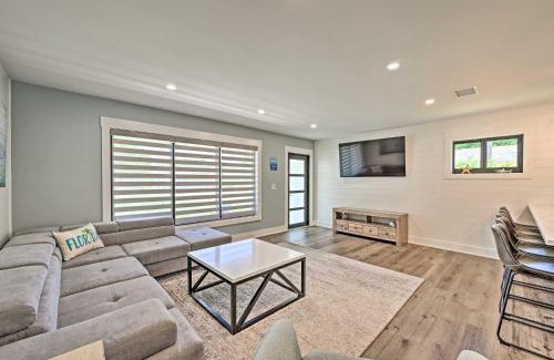 Naples Park Casa | Naples Home with Patio Less Than 1 Mi to Beaches!