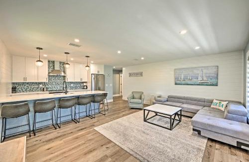 Naples Park Casa | Naples Home with Patio Less Than 1 Mi to Beaches!