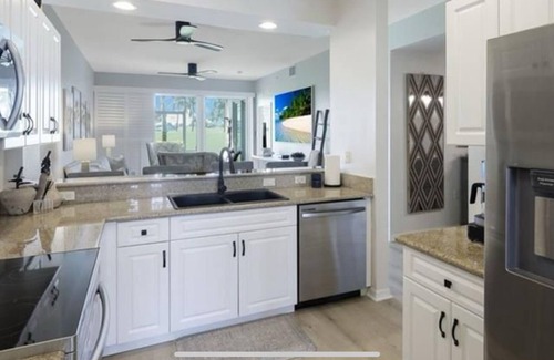 Naples Complejo | NAPLES RESORT 2BDRM 2BTH +Den POOL GOLF CLUB AMENITIES 5TH AVENUE BEACH