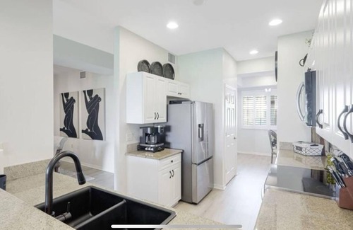 Naples Complejo | NAPLES RESORT 2BDRM 2BTH +Den POOL GOLF CLUB AMENITIES 5TH AVENUE BEACH