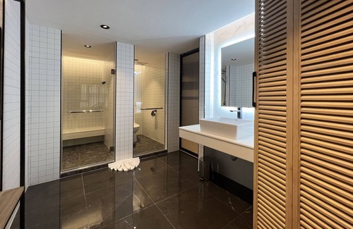 Si Phraya Hotel | @Nares Hotel