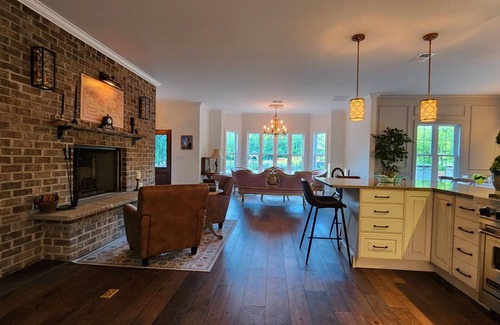 Stokes Casa | Narnia House - Pickleball Court - CS Lewis Retreat