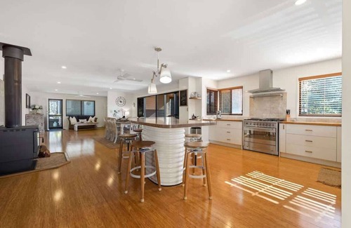 Narrawallee Casa | Bella Coastal Property welcomes you to "Narrawallee Oasis".