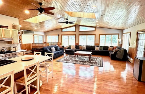 Narrowsburg Casa | Narrowsburg Lake House Estate