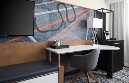 Merry Oaks Hotel | Nashville Airport Marriott