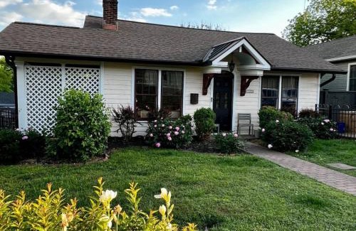 East End Casa | Nashville Fatherland Cottage