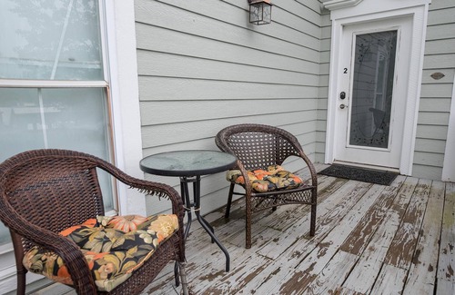 Nashville Apartamento | Nashville Suite #2: Pet Friendly, Steps Away from Shops and Restaurants.