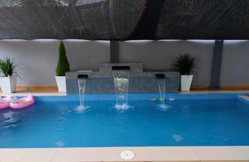 Temerloh Casa | NASUHA HOMESTAY 1 TEMERLOH Semi-D House, 4 Bedroom, 3 Bathroom, 5 Unit Aircond, Free Wifi and Netflix, Near Hospital with Private Pool