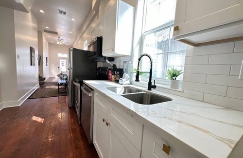 West Riverside Casa | Natural Beautiful Home -15 Mins to French Quarter!