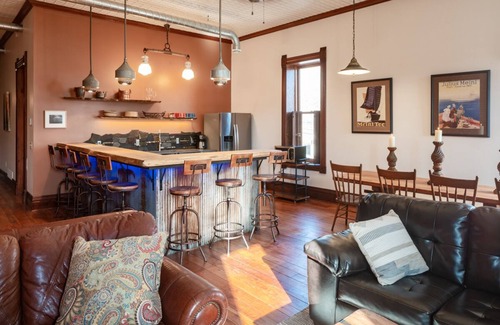 Maiden Rock Apartamento | Natural light, historic character and a view of Lake Pepin are yours to enjoy!