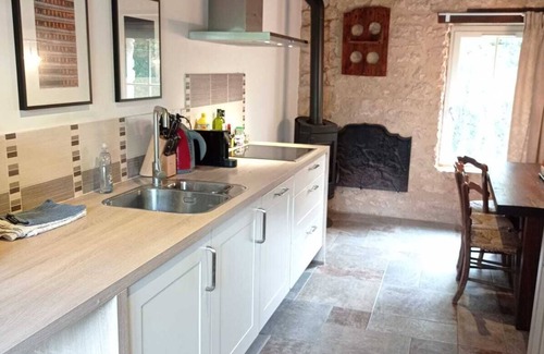 Montcabrier Casa | Nature gites for groups, 14 people, 7 bedrooms, 4 bathrooms, with swimming pool on 8 hectares of parkland