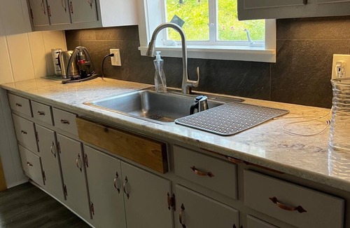 West Hurley Casa | Nature Mountain Retreat with Outdoor Hot Tub and Sauna Spa Experience