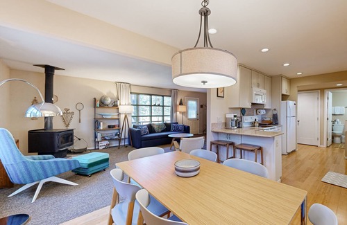 Black Bart Casa | Nature retreat with large patio, wood stove, WIFI, & conveniently located!