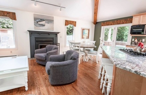 Charlevoix Casa | Nature's Nook - Hot Tub! - walk to Lake Michigan!