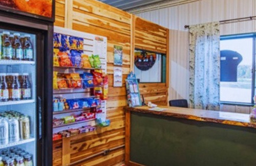 Cassville Alquiler De RV | Nature's Summer Retreat near Roaring River Park