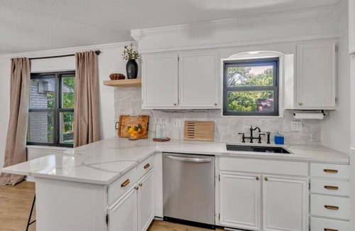 Inglefield Casa | Nature’s Retreat with Game Room | Hot Tub | Sauna