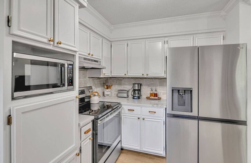 Inglefield Casa | Nature’s Retreat with Game Room | Hot Tub | Sauna