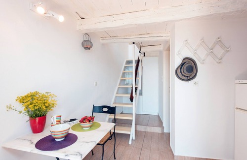 Kavalleraina Cabaña | Casa Nausica: acogedora casa de campo renovada, impresionantes vistas de la bahía de Agni