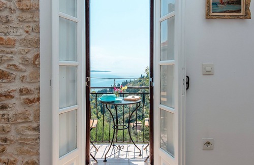 Kavalleraina Cabaña | Casa Nausica: acogedora casa de campo renovada, impresionantes vistas de la bahía de Agni