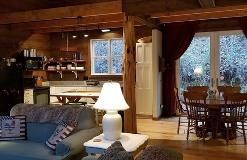 Maynardville Casa | Nauti & Nice @ Norris - a copious cozy cabin on the cove