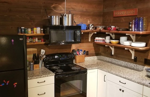 Maynardville Casa | Nauti & Nice @ Norris - a copious cozy cabin on the cove